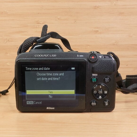 Nikon Coolpix L320 / 16.1MP Digital Camera / 26x Optical Zoom / Full HD Video - Picture 6 of 8